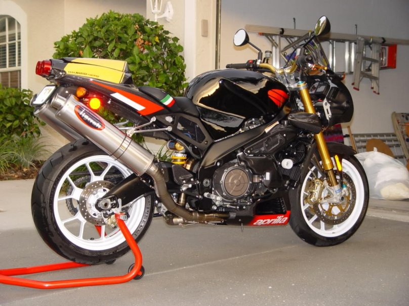 Aprilia Tuono 1000 r Factory