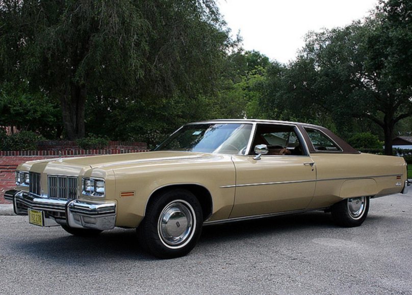 Олдсмобиль 1975