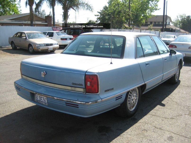 Олдсмобиль 98 1992