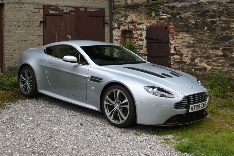 Aston Martin v12 Vantage 2010