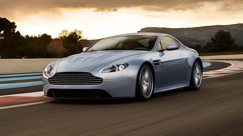 Aston Martin v12 Vantage