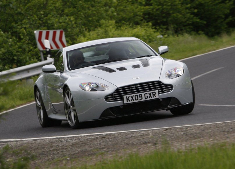 Aston Martin v12 Vantage 2009
