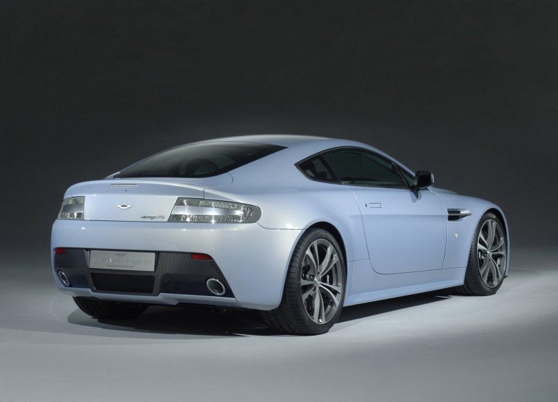 Aston Martin v12 Vantage RS Concept