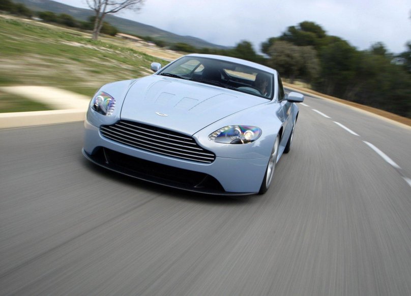 Aston Martin v12 Vantage s