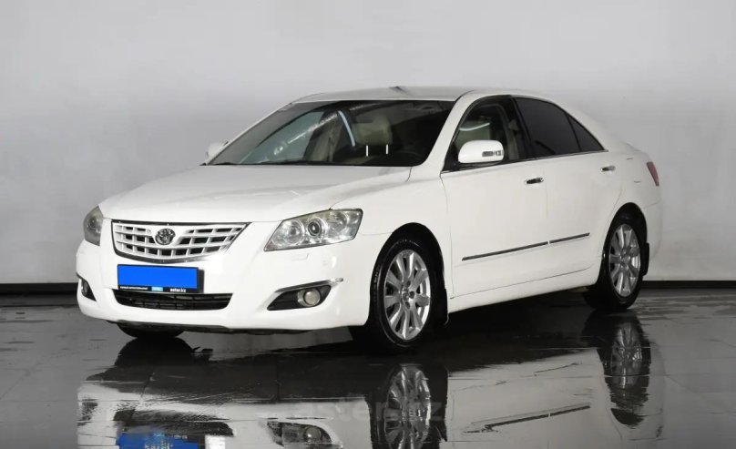 Тойота Аурион 2009