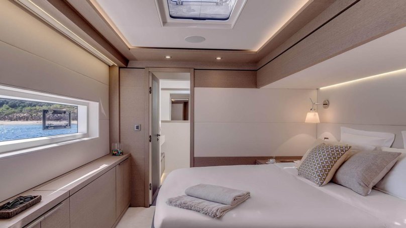 Лагун 77 катамаран