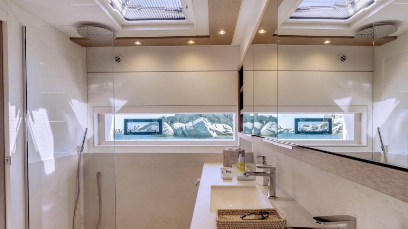 Лагун 77 катамаран