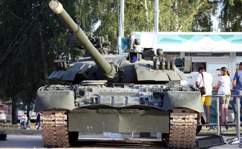 Танк т-80уе-1