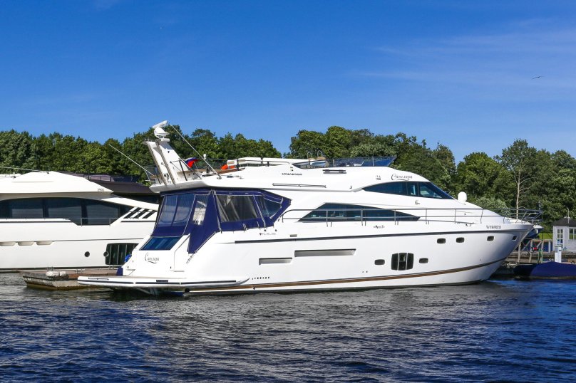 Яхта Fairline Squadron 65
