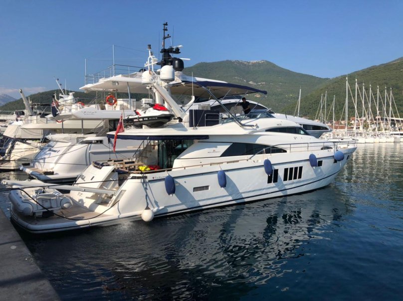Яхта Fairline Squadron 78