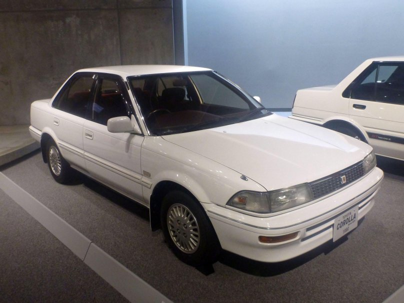Toyota Corolla e90 седан