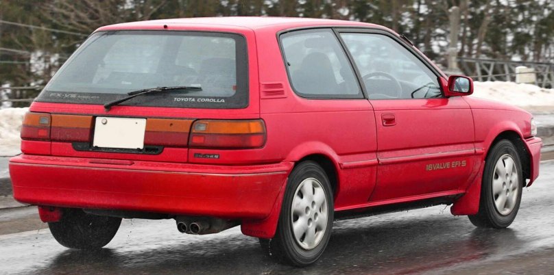 Тойота Королла е90 хэтчбек