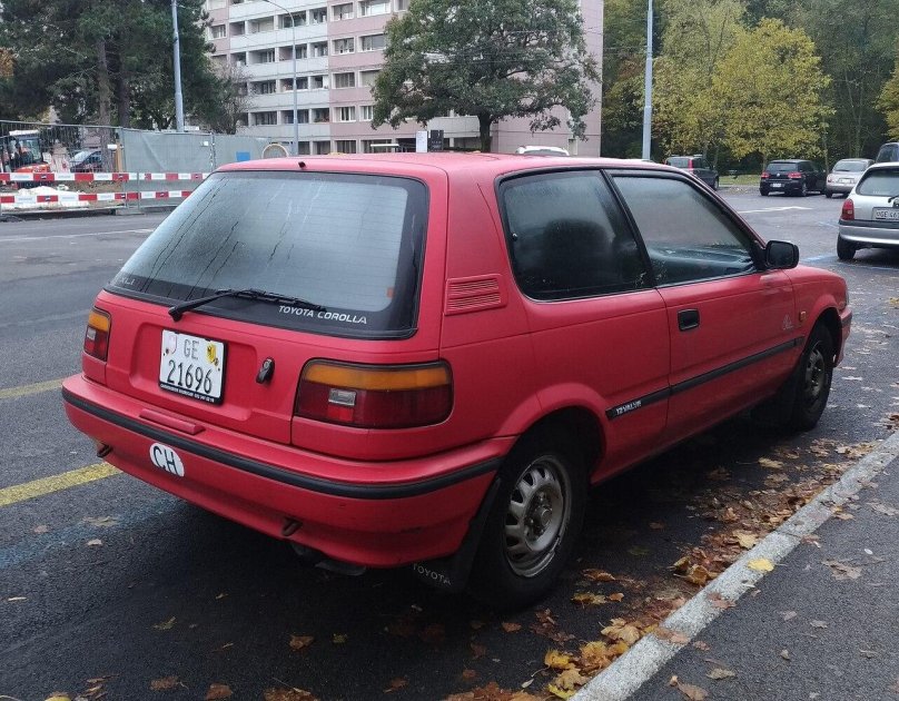 Тойота Королла е90 хэтчбек