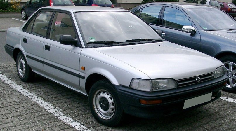 Тойота Королла е90 1990