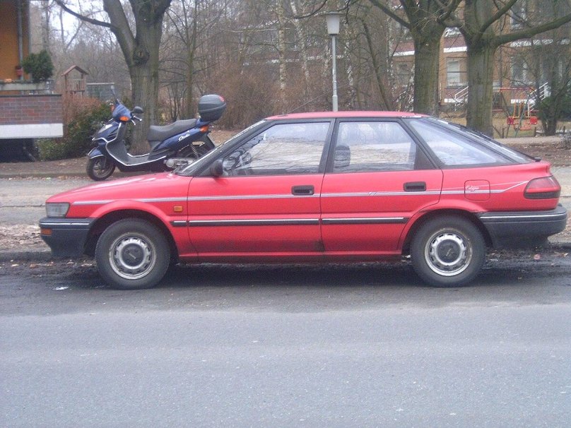 Toyota Corolla e90 лифтбек