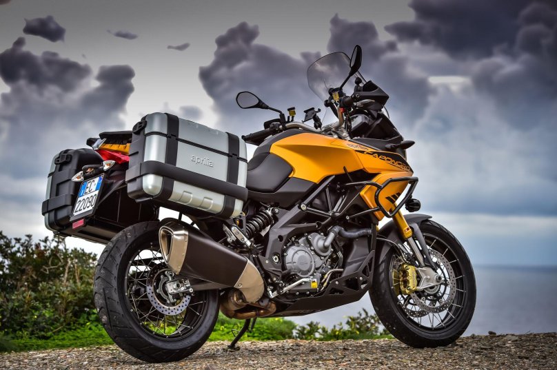 Априлия Капонорд 1200