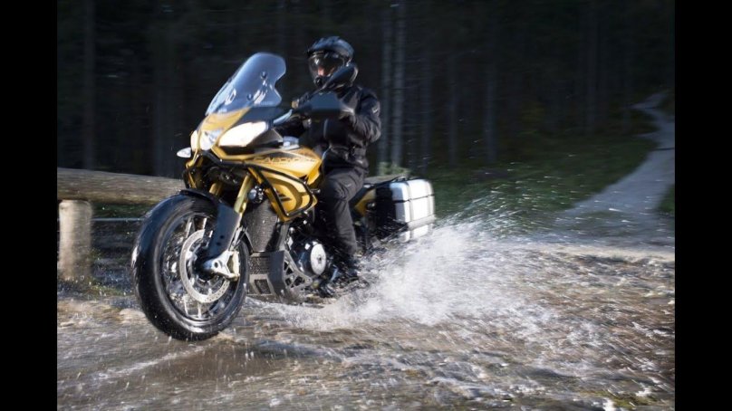 Априлия Капонорд 1000