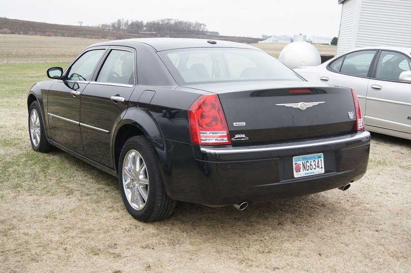 Крайслер 300с сзади