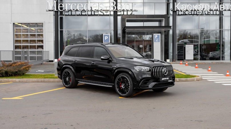 Мерседес GLS 63 AMG 2021 черный 4r