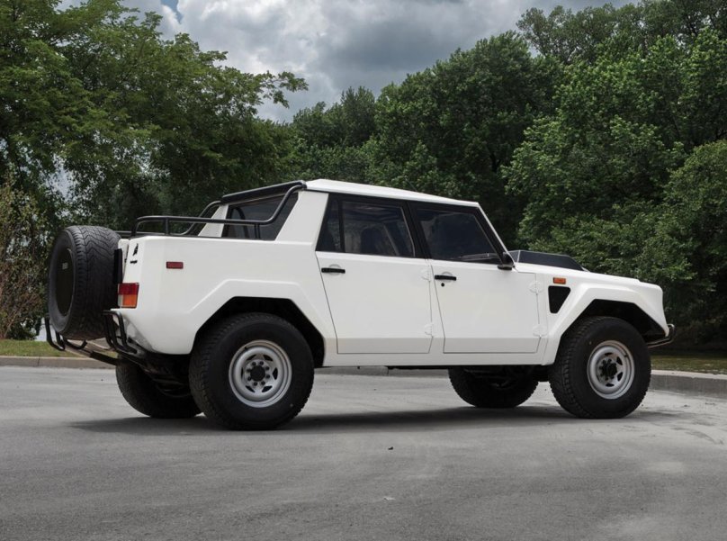 Ламборджини лм001