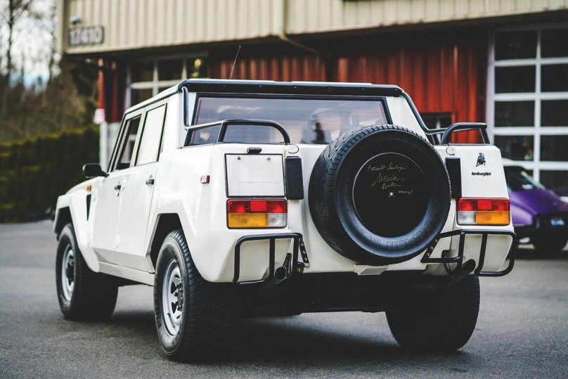 Lamborghini lm002 сзади