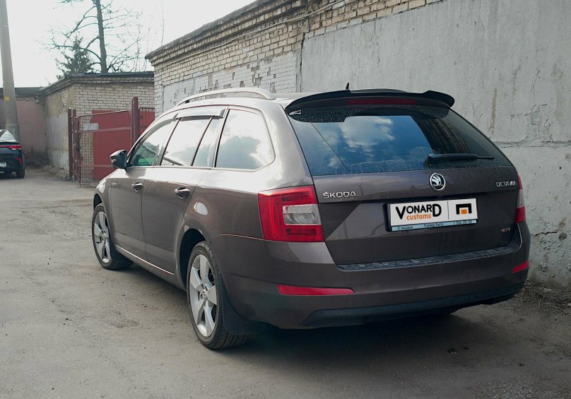 Спойлер на крышку багажника Шкода Фабия 2