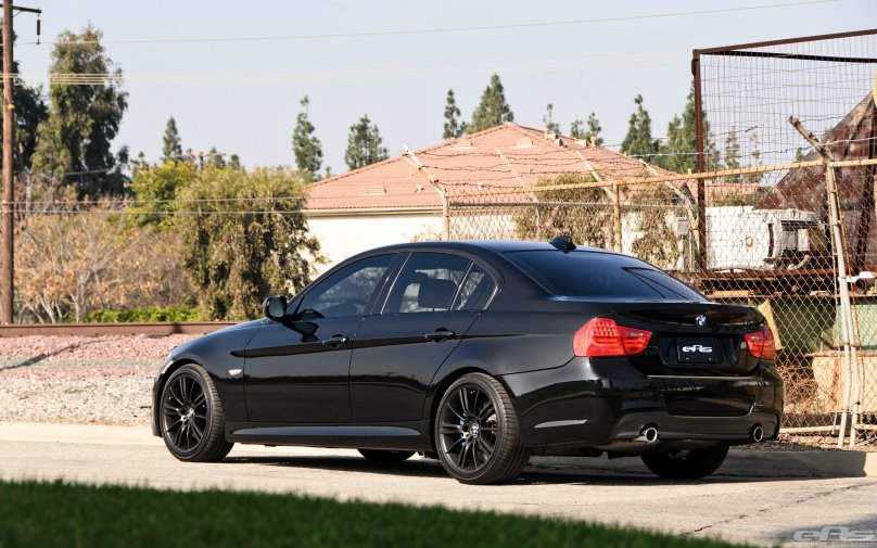 BMW e90 черная