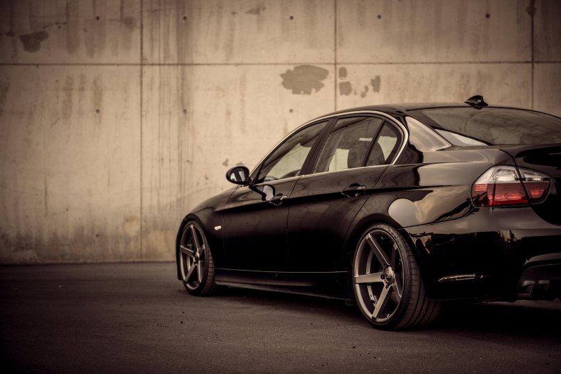 BMW e90 черная