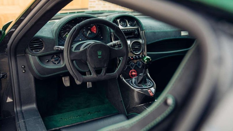 Noble m600 Interior
