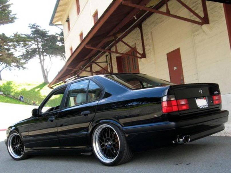 BMW e34 черная
