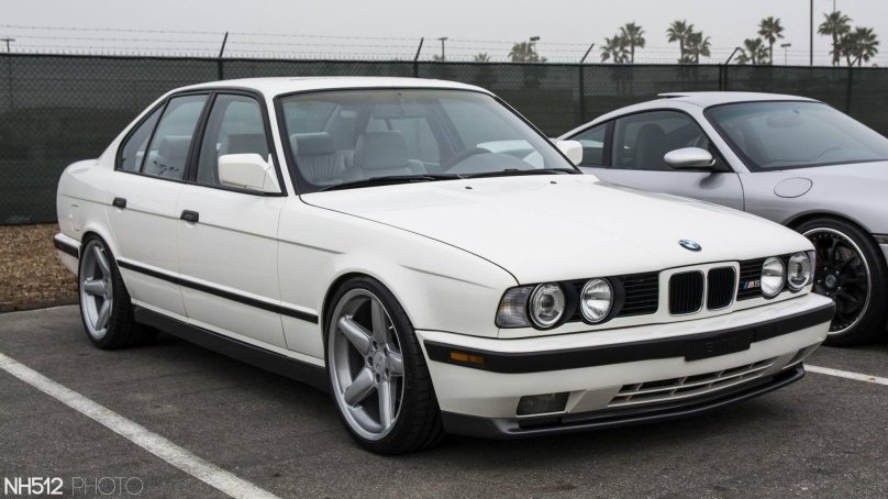 BMW e34 белая