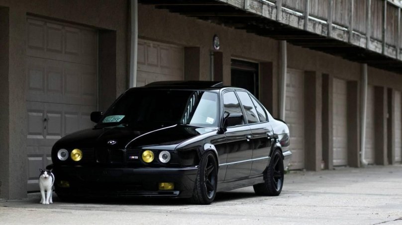 BMW e34 черная