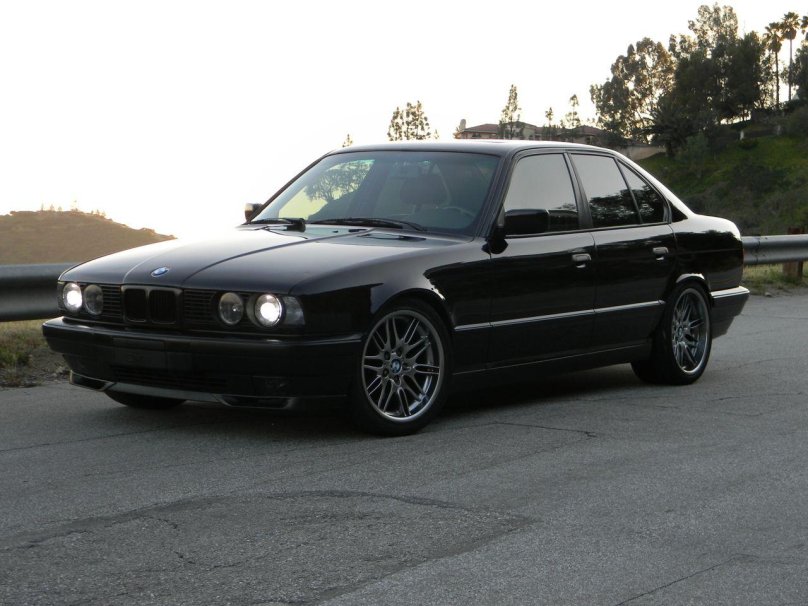 BMW e34 черная