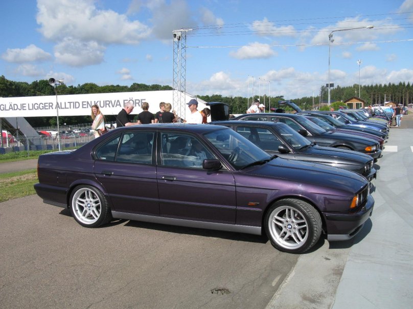 BMW e34 фиолетовая