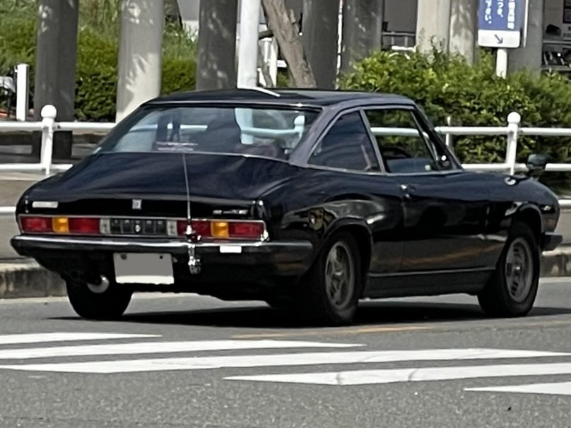 1:24 Isuzu 117 Coupe Middle xe old Emblem 1973