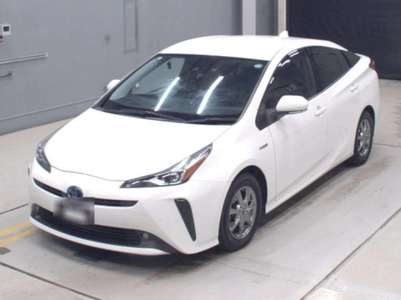 Тойота Приус 2022