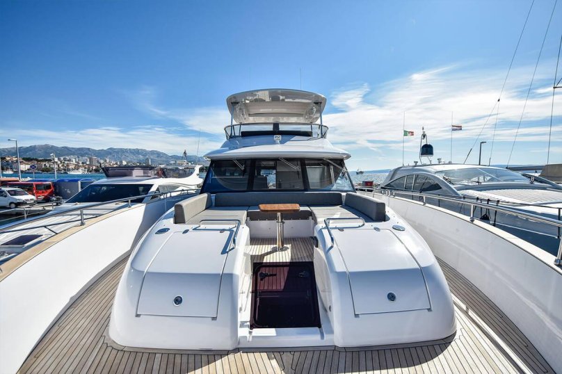 Azimut 66 яхта