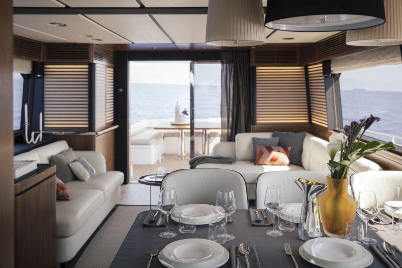 Яхта Азимут 20 метров