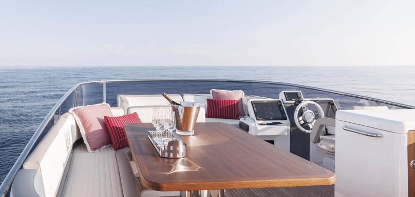Яхта Азимут Магеллан 43