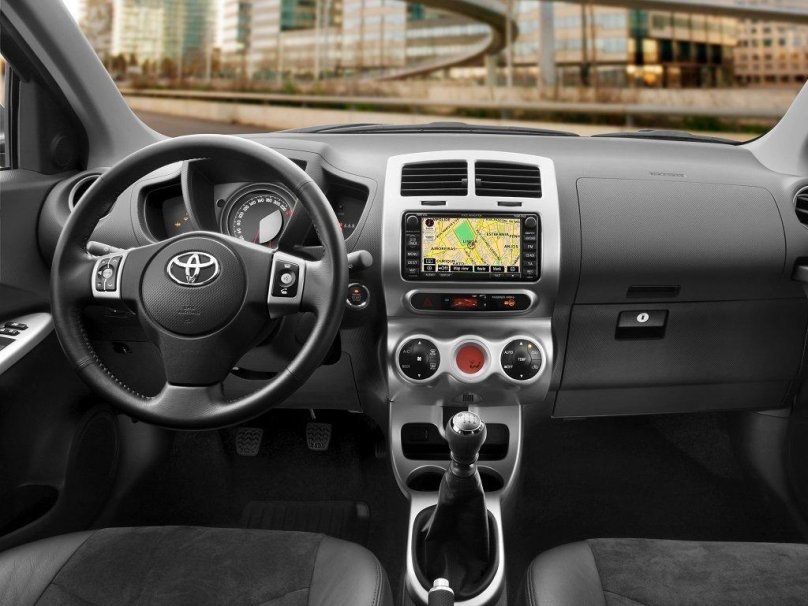 Toyota Urban Cruiser 2021 салон