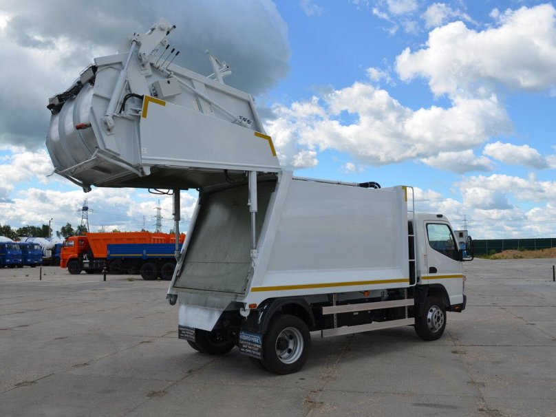 Мицубиси Фусо мусоровоз