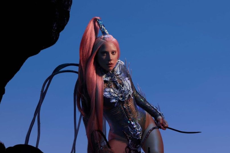 Леди Гага с розовыми волосами