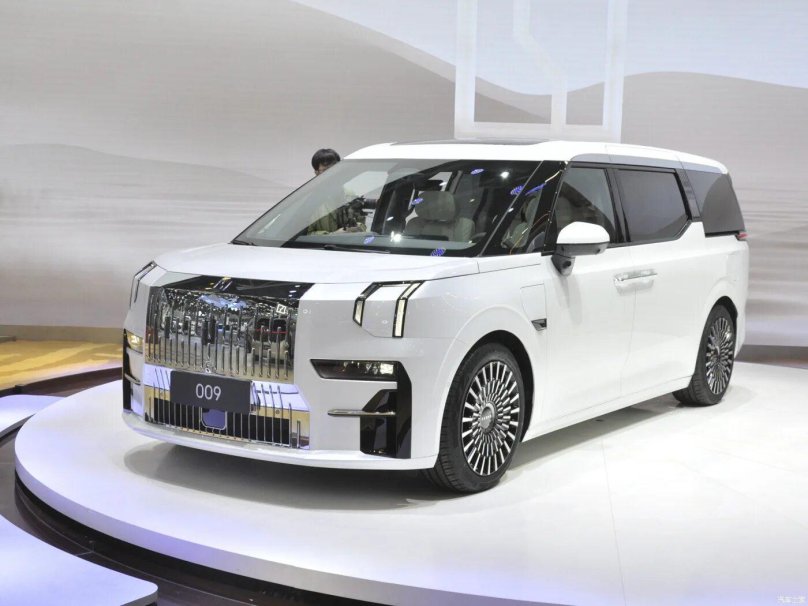 Минивэн zeekr 009