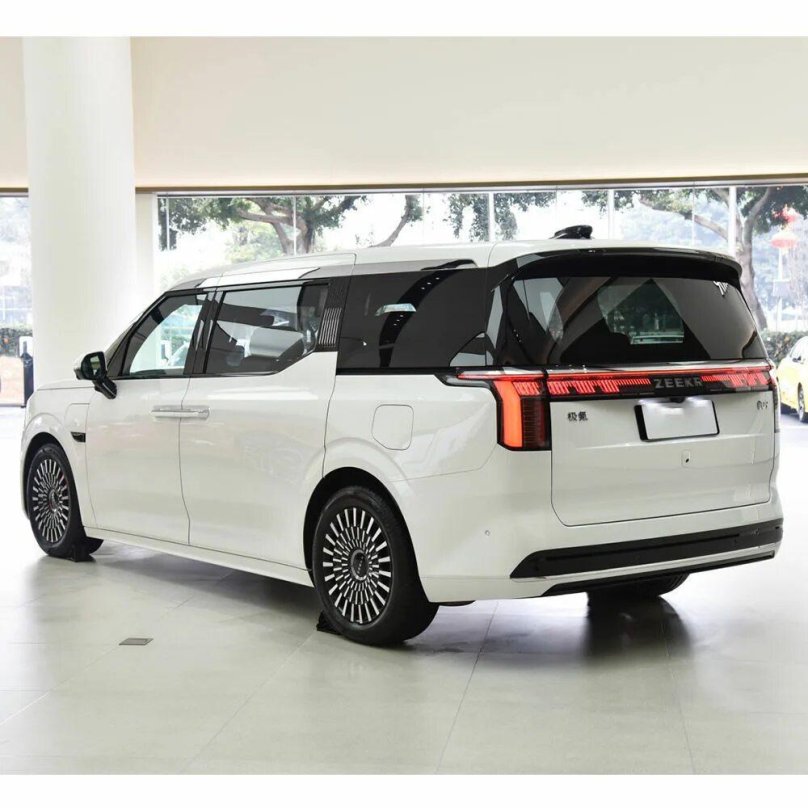 Электрический минивэн из Китая