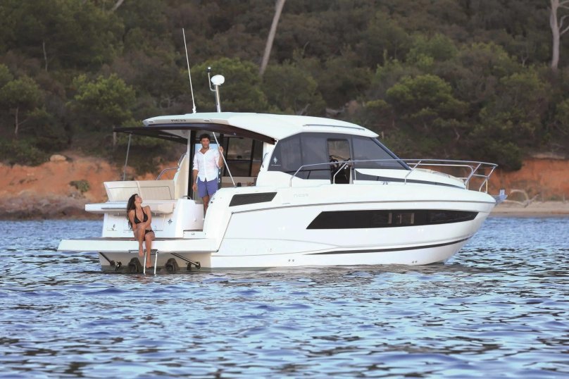 Катер Jeanneau NC -11