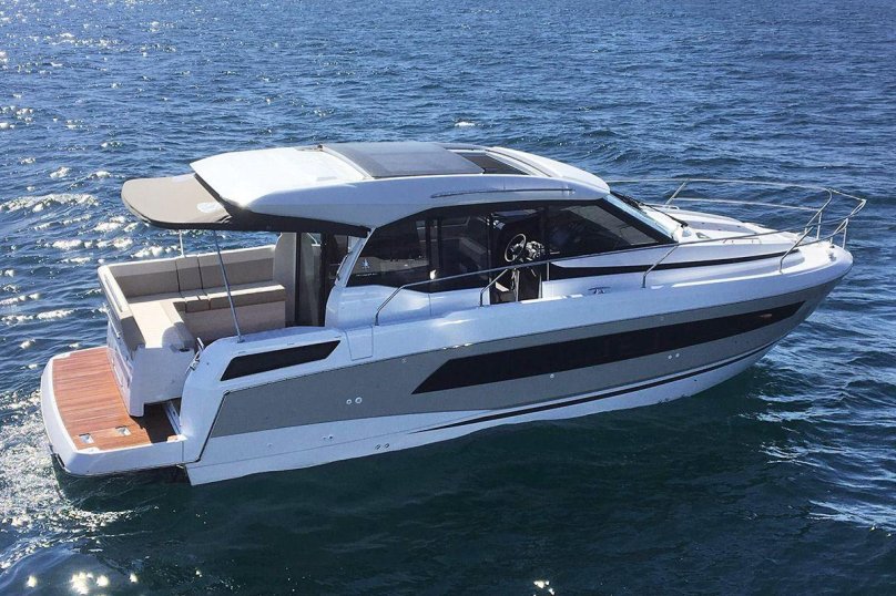 Яхта Jeanneau 33