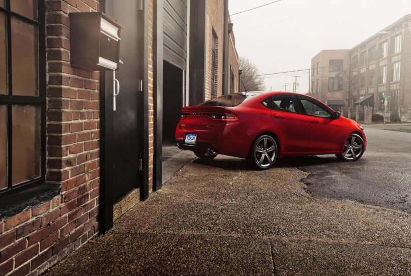 Dodge Dart (2013) красный