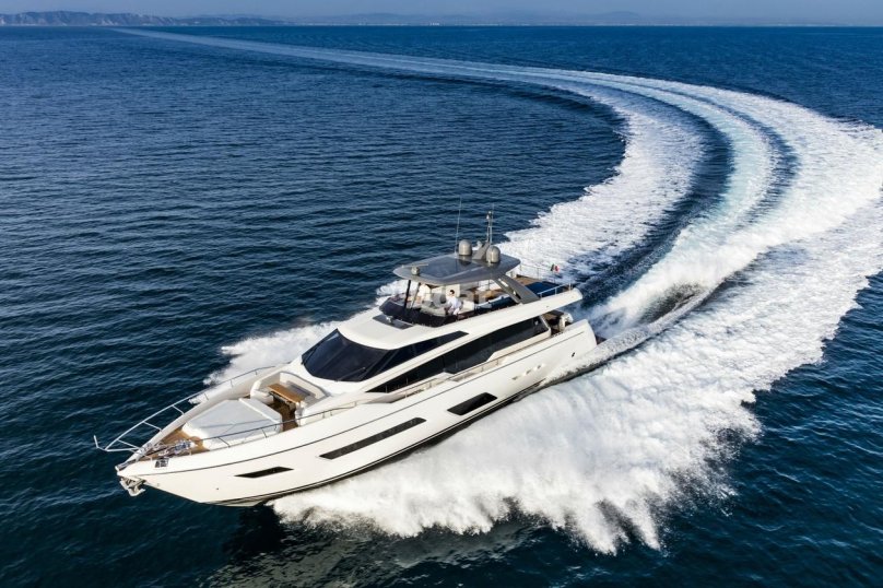 Ferretti 780