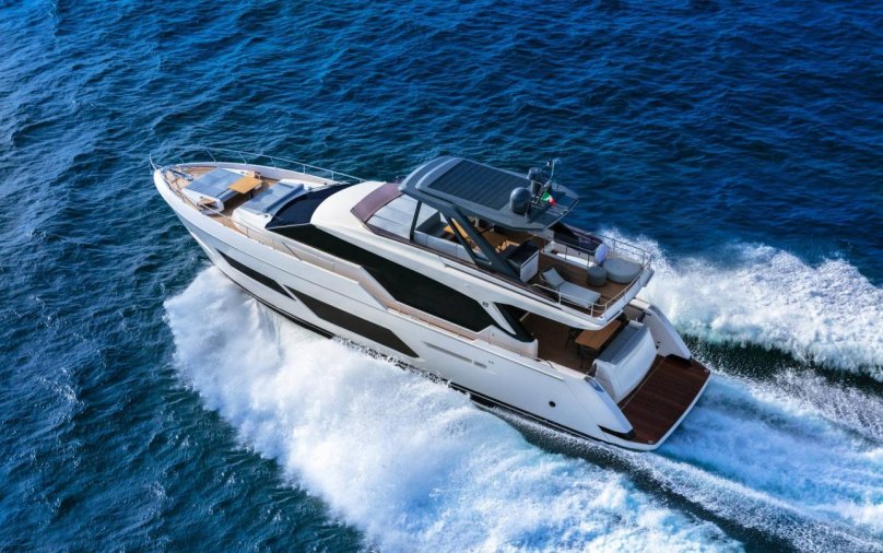 Моторная яхта Ferretti 780
