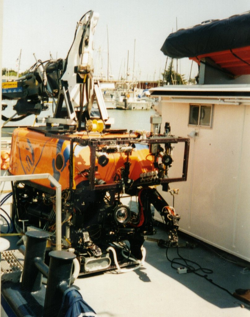 Телеуправляемый подводный аппарат